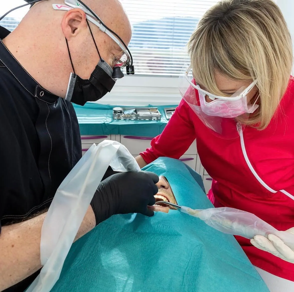 Postopek vstavitve implantata VV Dental Ljubljana