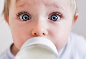 19-habits-that-wreck-your-teeth-s3-photo-of-baby-with-bottle